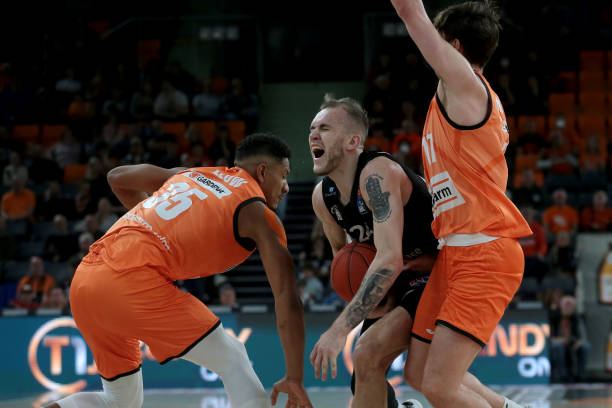 曼城冲击更 曼城冲击更