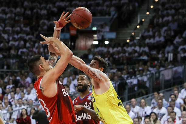 年轻前锋埃 年轻前锋埃