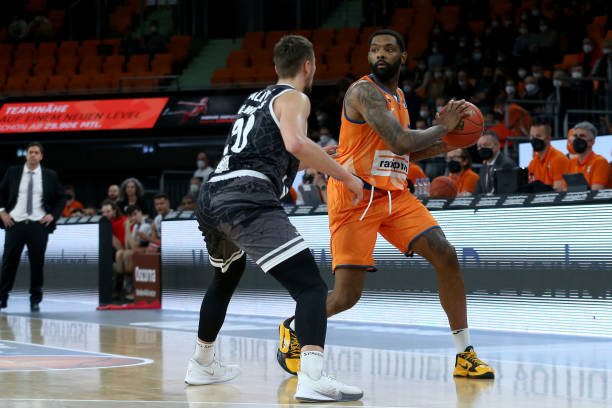 引着全球球 引着全球球